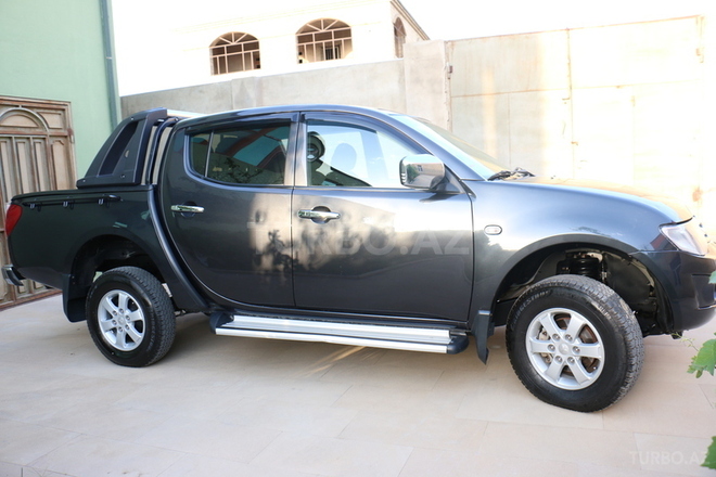 Mitsubishi L200 2012, 67,825 km - 2.4 l - Bakı