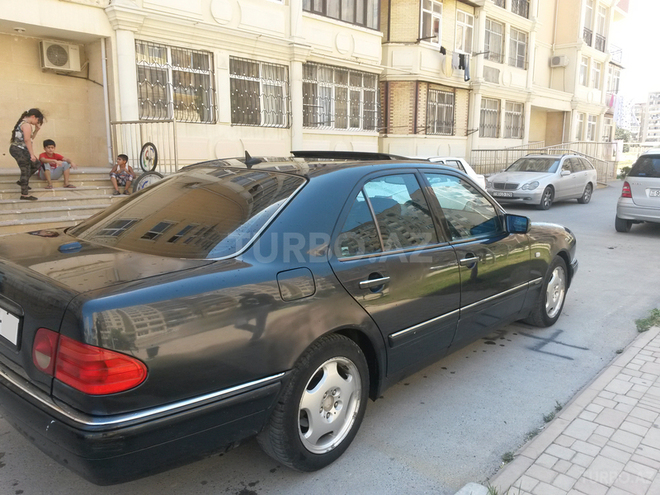 Mercedes E 230 1997, 250,000 km - 2.3 l - Bakı