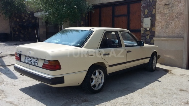 Mercedes E 230 1985, 800,000 km - 2.3 l - Bakı