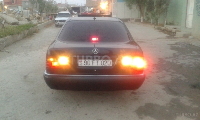 Mercedes E 280 1996, 320,000 km - 2.8 l - Bakı
