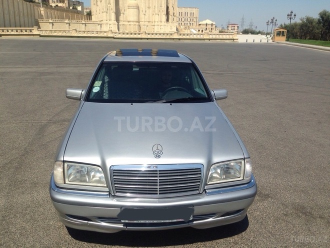 Mercedes C 220 1999, 290,000 km - 2.2 l - Bakı
