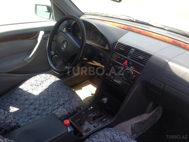 Mercedes C 220 1999, 290,000 km - 2.2 l - Bakı
