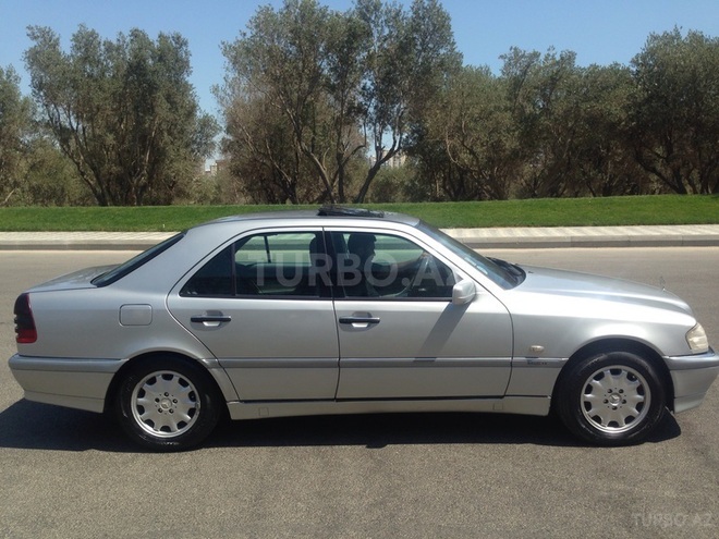 Mercedes C 220 1999, 290,000 km - 2.2 l - Bakı