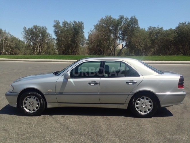 Mercedes C 220 1999, 290,000 km - 2.2 l - Bakı