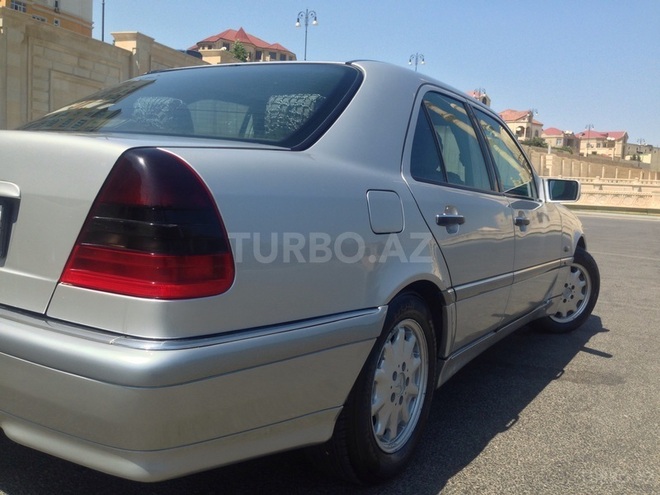 Mercedes C 220 1999, 290,000 km - 2.2 l - Bakı