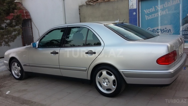 Mercedes E 220 1999, 264,000 km - 2.2 l - Bakı