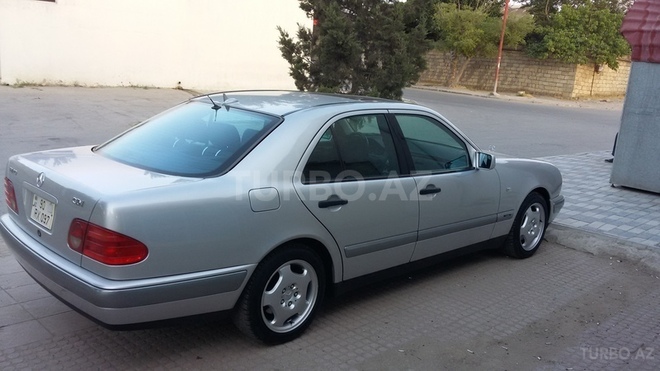 Mercedes E 220 1999, 264,000 km - 2.2 l - Bakı