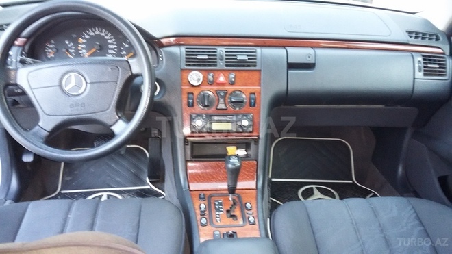 Mercedes E 220 1999, 264,000 km - 2.2 l - Bakı