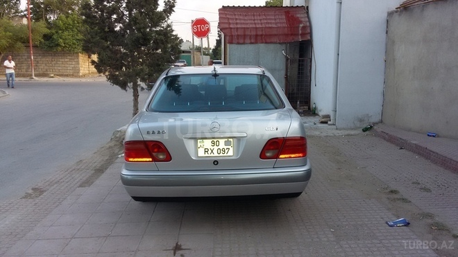 Mercedes E 220 1999, 264,000 km - 2.2 l - Bakı