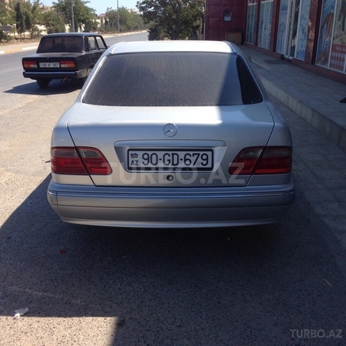 Mercedes E 240 1999, 200,000 km - 2.4 л - Bakı