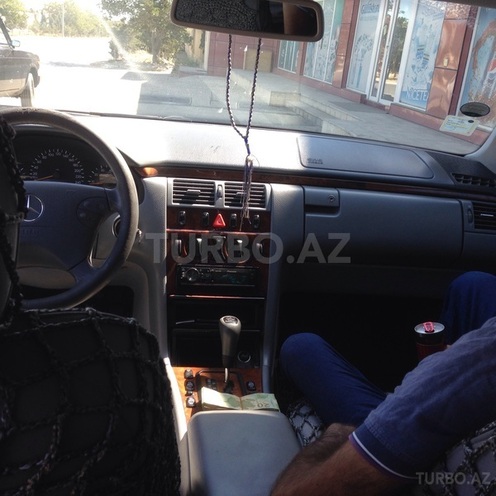 Mercedes E 240 1999, 200,000 km - 2.4 л - Bakı