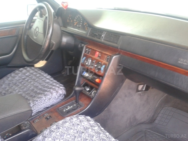 Mercedes E 220 1995, 150,000 km - 2.2 л - Bakı