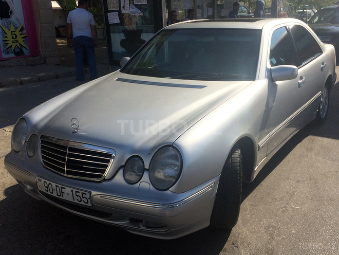 Mercedes E 220 2001, 245,000 km - 2.2 l - Bakı