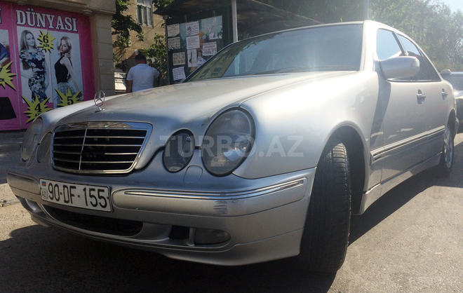 Mercedes E 220 2001, 245,000 km - 2.2 l - Bakı