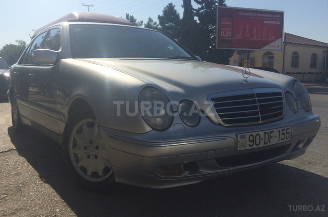 Mercedes E 220 2001, 245,000 km - 2.2 l - Bakı