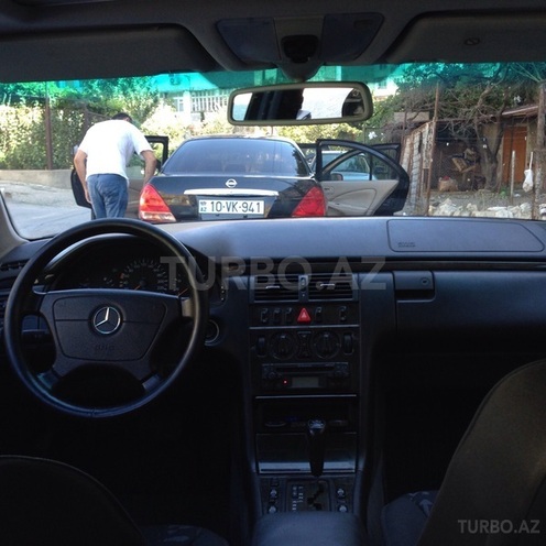 Mercedes E 240 1999, 225,585 km - 2.4 l - Bakı