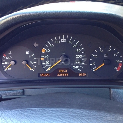 Mercedes E 240 1999, 225,585 km - 2.4 l - Bakı