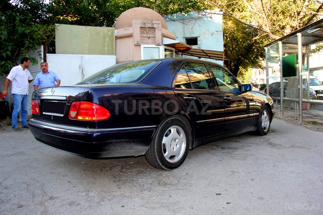 Mercedes E 230 1997, 270,000 km - 2.3 l - Bakı