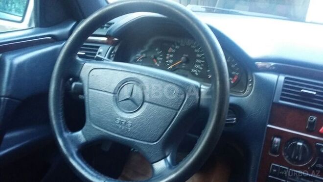 Mercedes E 230 1996, 269,000 km - 2.3 l - Bakı