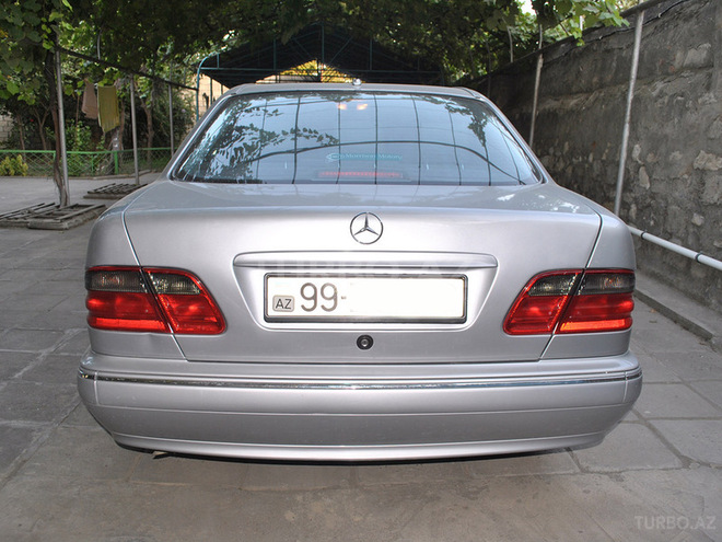 Mercedes E 240 2000, 176,000 km - 2.6 l - Bakı