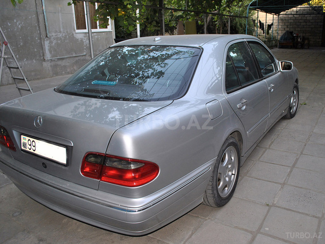 Mercedes E 240 2000, 176,000 km - 2.6 l - Bakı