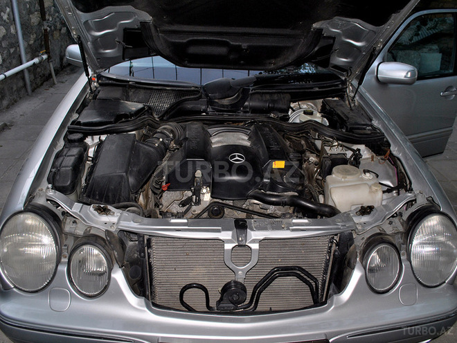 Mercedes E 240 2000, 176,000 km - 2.6 l - Bakı