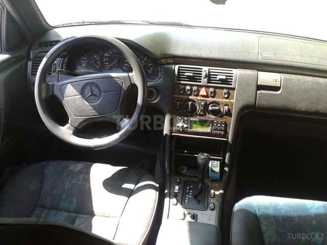 Mercedes E 220 1997, 220,000 km - 2.2 l - Bakı