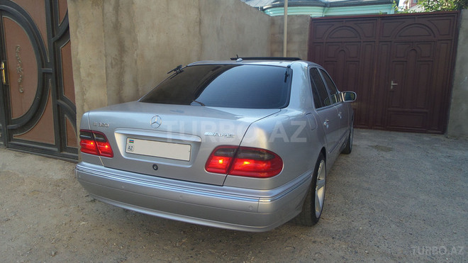 Mercedes E 320 2001, 247,000 km - 3.2 л - Bakı