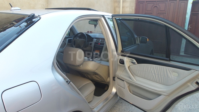 Mercedes E 320 2001, 247,000 km - 3.2 л - Bakı