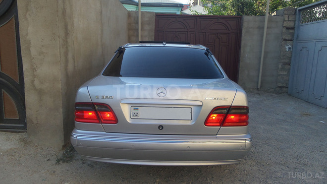 Mercedes E 320 2001, 247,000 km - 3.2 л - Bakı