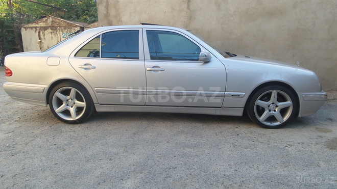 Mercedes E 320 2001, 247,000 km - 3.2 л - Bakı