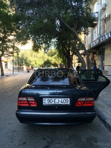 Mercedes E 240 2000, 178,000 km - 2.4 l - Bakı