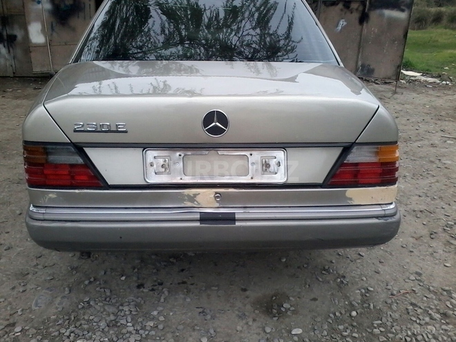 Mercedes E 230 1992, 270,000 km - 2.3 l - Bakı
