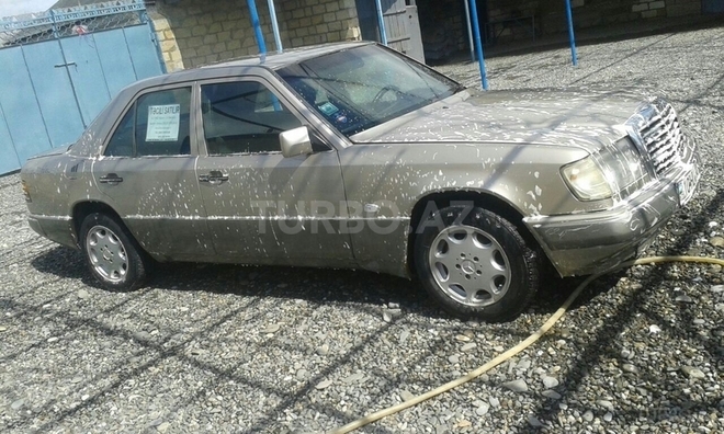 Mercedes E 230 1992, 270,000 km - 2.3 l - Bakı