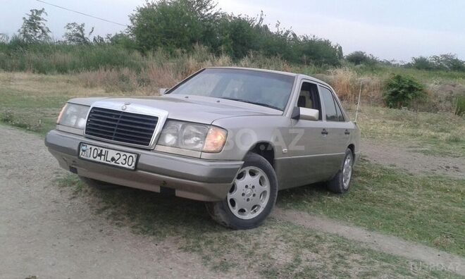 Mercedes E 230 1992, 270,000 km - 2.3 l - Bakı