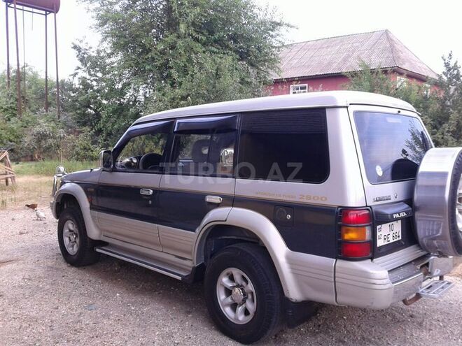 Mitsubishi Pajero io 1996, 311,000 km - 2.8 l - Bakı