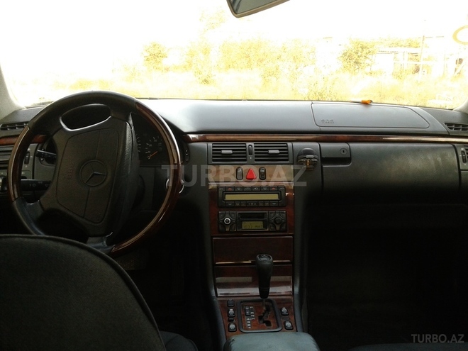 Mercedes E 240 1999, 170,000 km - 2.4 l - Bakı