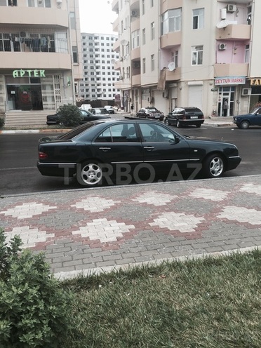 Mercedes E 240 1997, 259,000 km - 2.4 l - Bakı