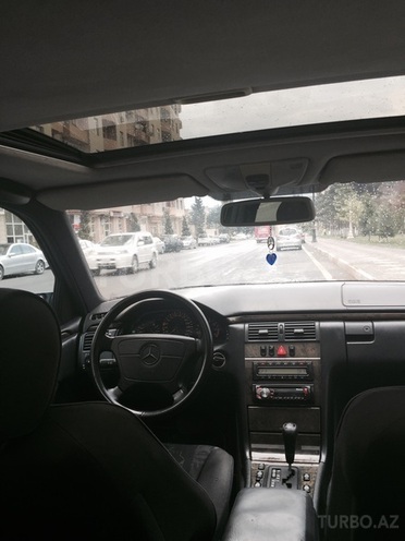 Mercedes E 240 1997, 259,000 km - 2.4 l - Bakı