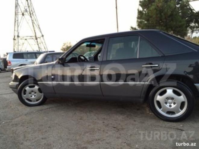 Mercedes E 220 1994, 245,000 km - 0.2 l - Bakı