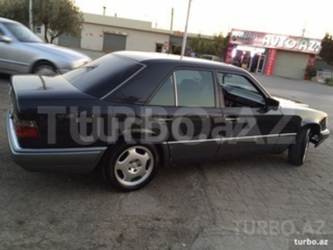 Mercedes E 220 1994, 245,000 km - 0.2 l - Bakı