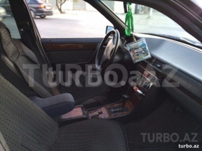 Mercedes E 220 1994, 245,000 km - 0.2 l - Bakı