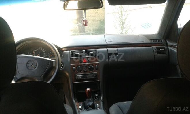 Mercedes E 220 1997, 234,000 km - 2.2 l - Bakı