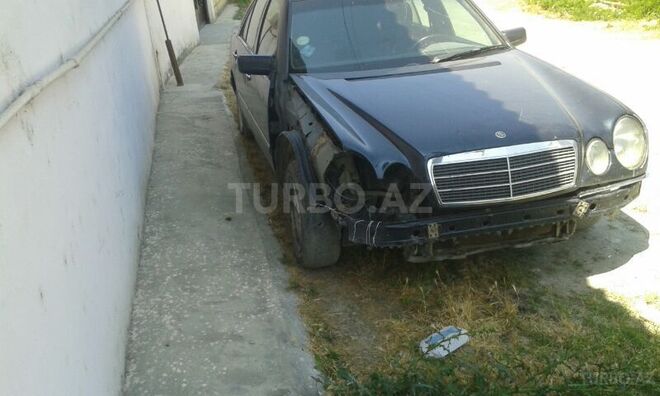 Mercedes E 220 1997, 234,000 km - 2.2 l - Bakı