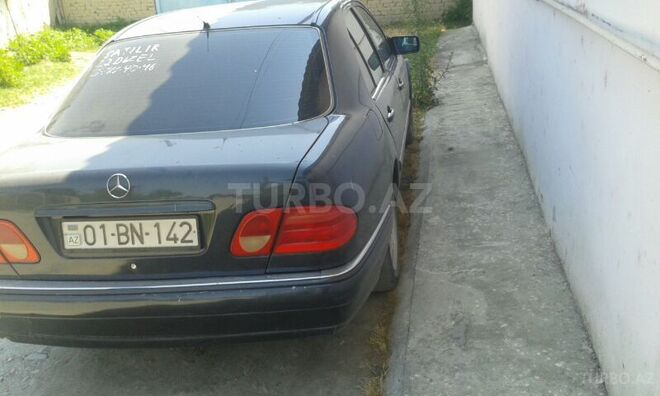 Mercedes E 220 1997, 234,000 km - 2.2 l - Bakı