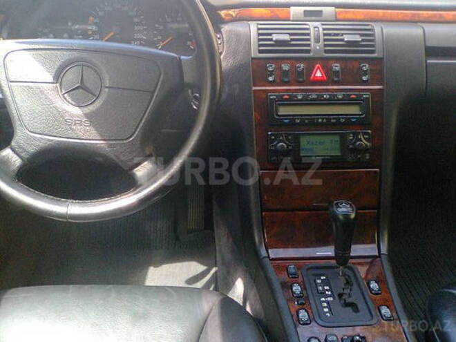 Mercedes E 240 1998, 160,000 km - 2.4 l - Bakı