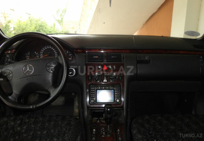 Mercedes E 220 2000, 193,000 km - 2.2 l - Bakı