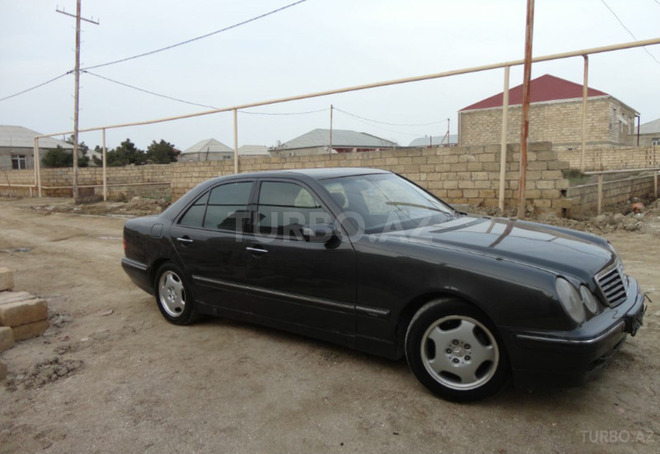 Mercedes E 220 2000, 193,000 km - 2.2 l - Bakı