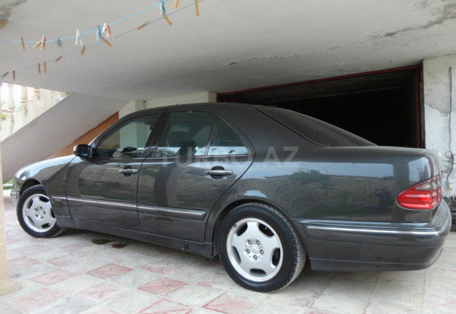 Mercedes E 220 2000, 193,000 km - 2.2 l - Bakı