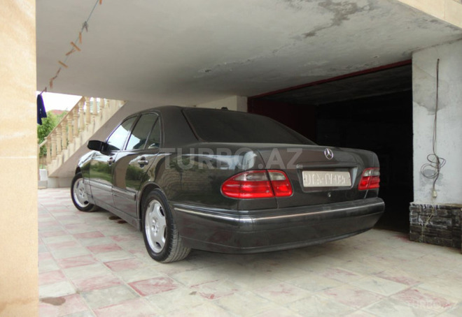 Mercedes E 220 2000, 193,000 km - 2.2 l - Bakı